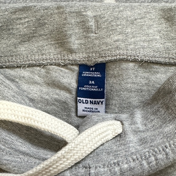 ❤️ 2/$70 - Old Navy 3T Boys Sweatpants - Gray, Olive, and Black - Picture 3 of 11